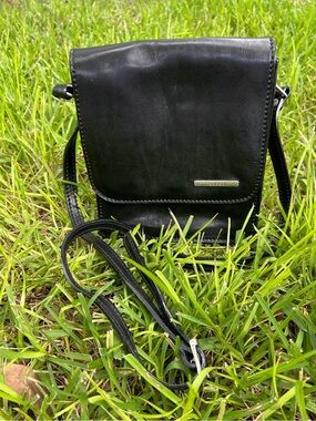 Vintage Pegabo Black Leather Crossbody Bag with Subtle Metal Accent